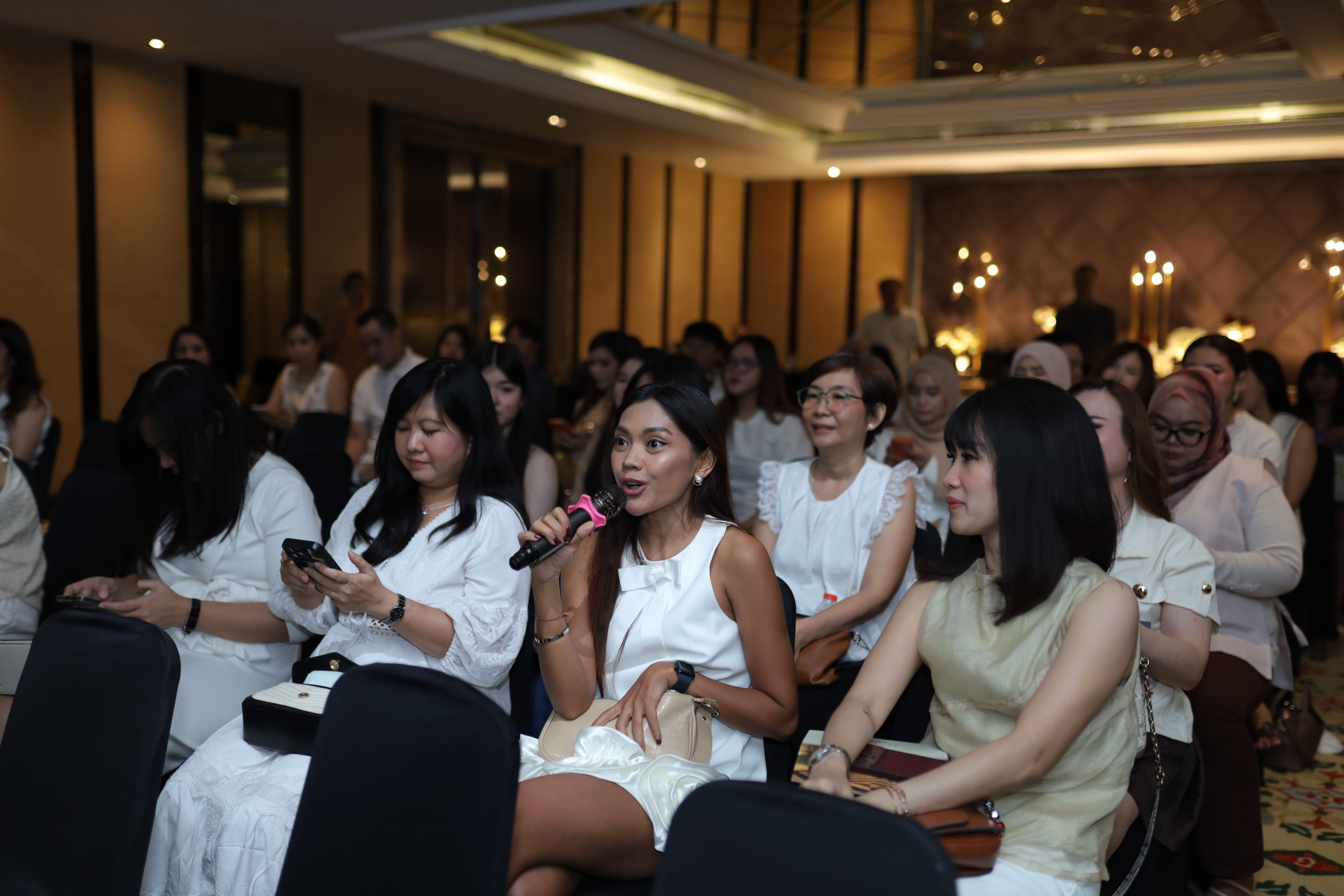 9bdf7362fcddad3e3d4bf029 ARMOE Clinic Rayakan 1st Anniversary di Surabaya melalui “The Collagen Era: Native Collagen × Collagen Stimulator”