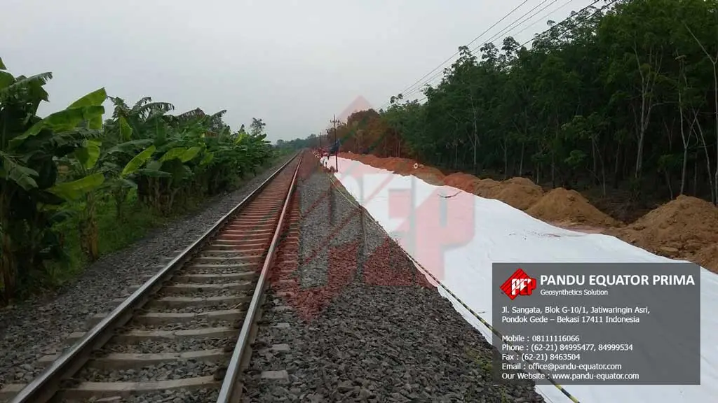 Penggunaan Woven Geotextile untuk Rel Kereta Api.webp