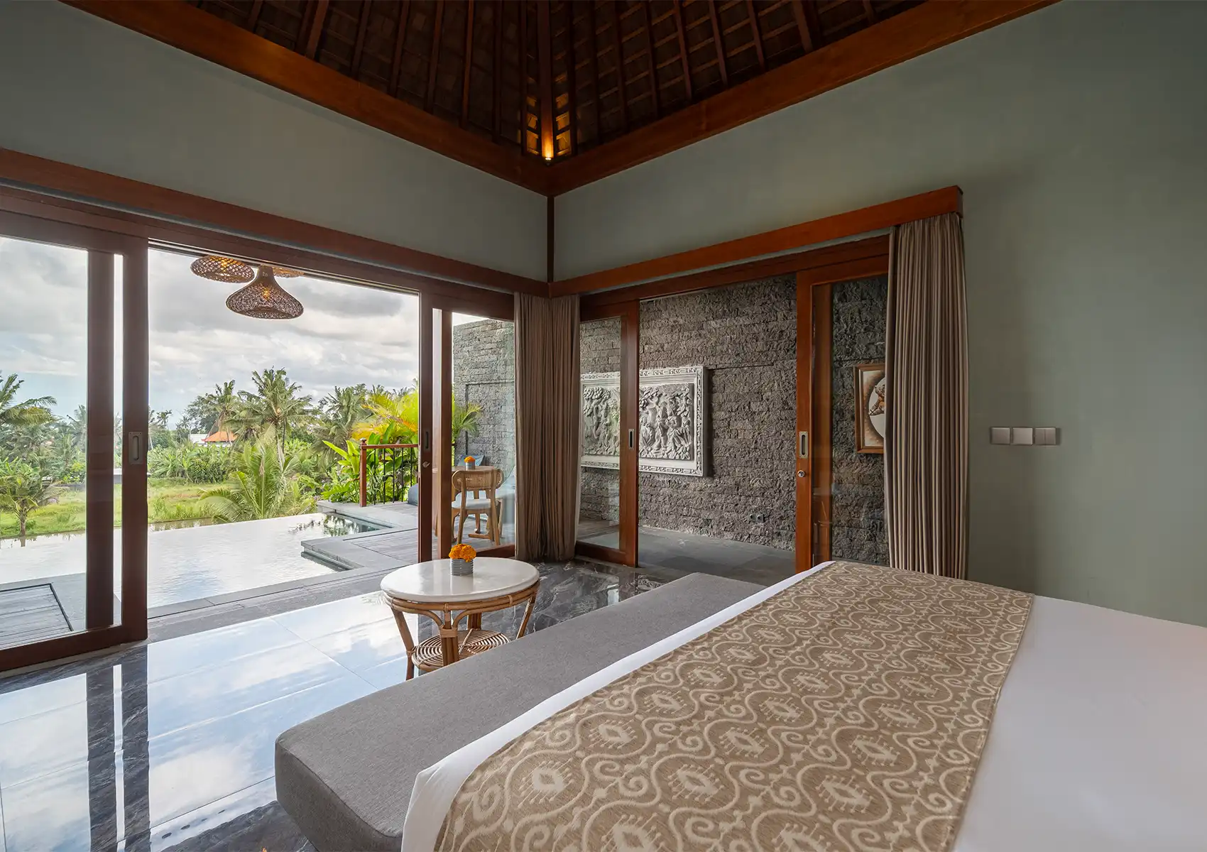 emana-pool-villa.webp