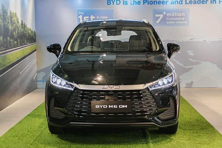 BYD M6 DM.jpg
