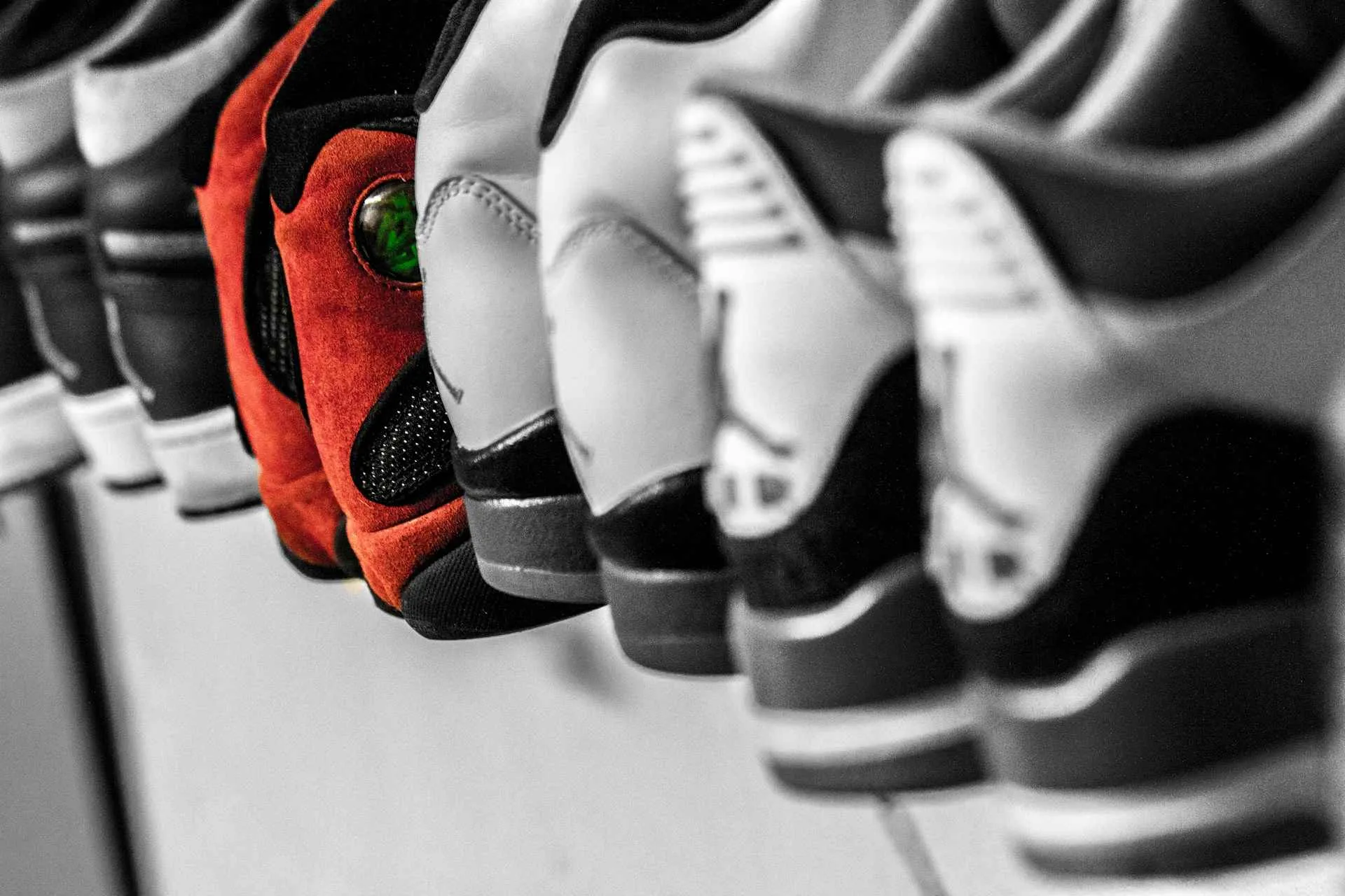 brand sepatu yang sering muncul di AI Overview